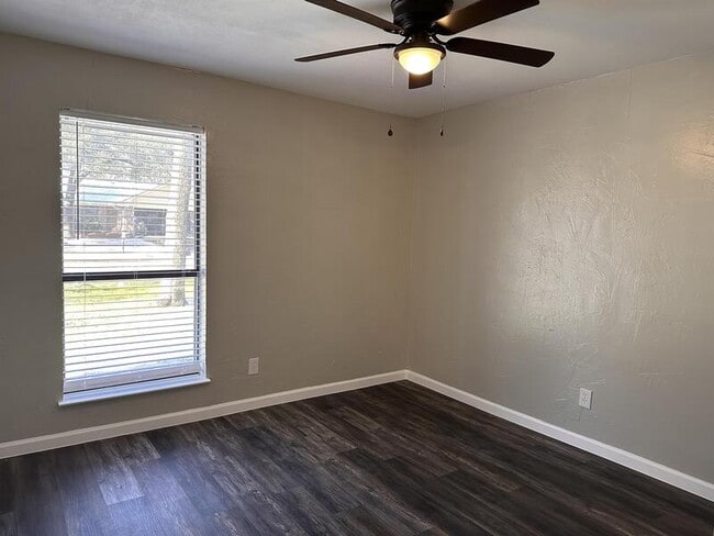 Building Photo - 503 Egret Ln