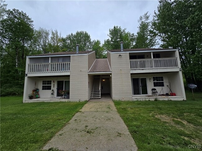 Primary Photo - 427 Lake St