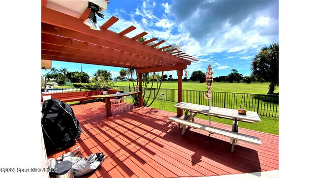 Building Photo - 56 Country Club Rd
