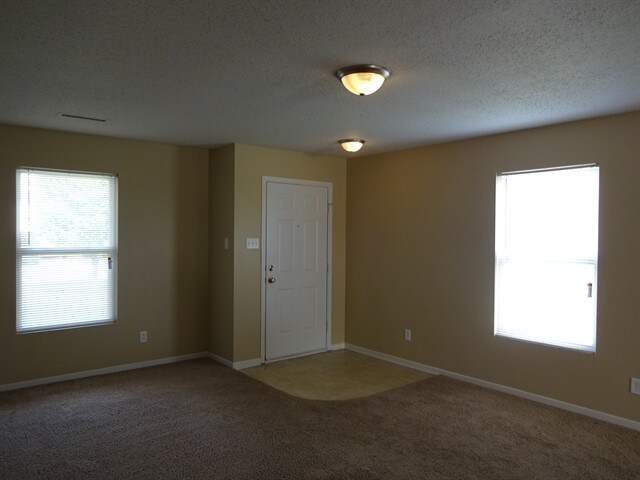 Building Photo - 489 Bourneside Dr