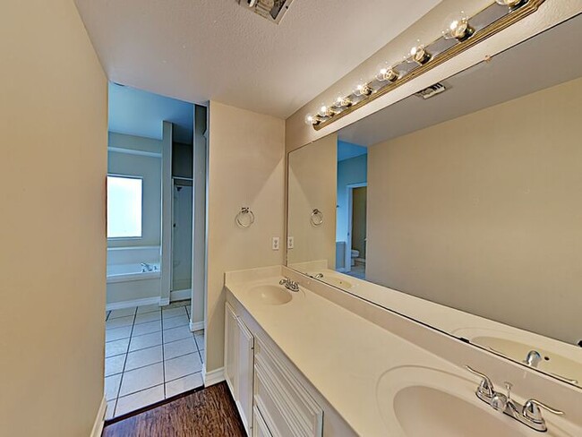 Building Photo - *No Application Fee*