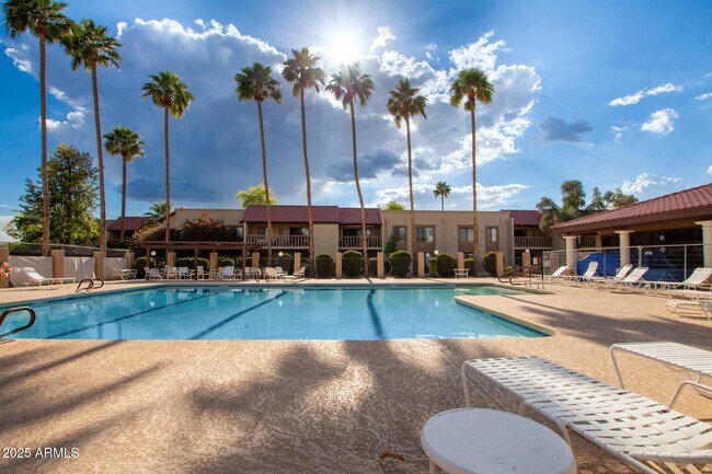Building Photo - 8649 E Royal Palm Rd