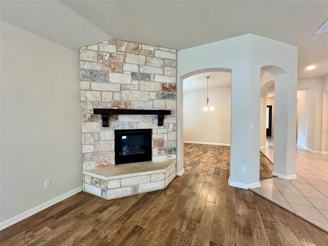 Building Photo - 2644 Hilltop Divide Ln