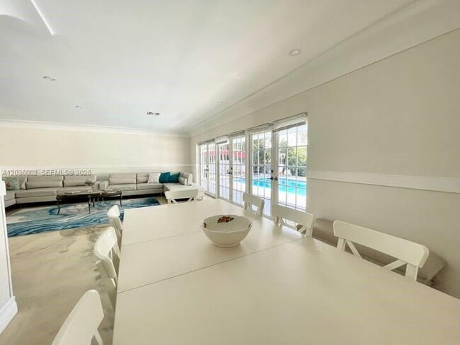 Building Photo - 416 N Rainbow Dr