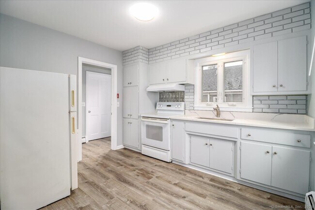 Building Photo - 9 Nicholas Square