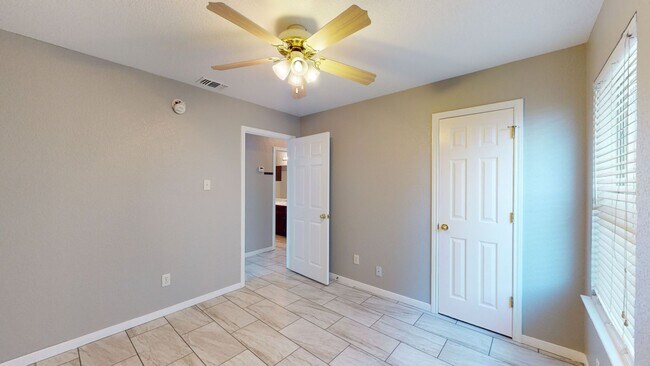 Building Photo - AMAZING DUPLEX FOR RENT CLOSE TO FORT HOOD!