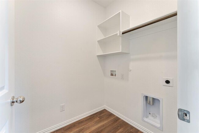 Building Photo - 5349 Archway Dr