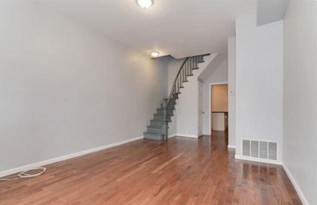 Building Photo - 62 Van Reypen St