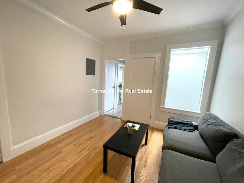 Building Photo - 27 Lambert St