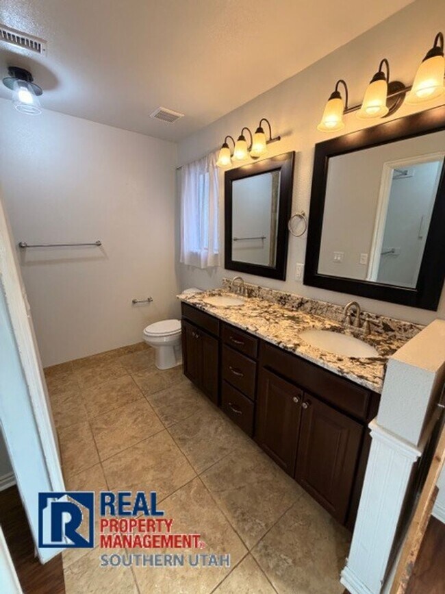 Building Photo - 2 bedroom downtown