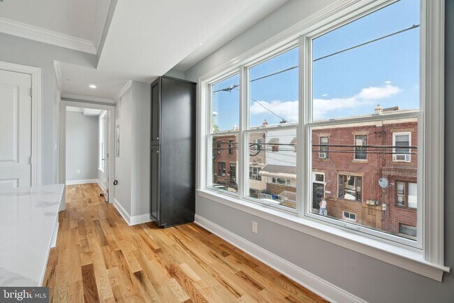 Building Photo - 601 W Porter St