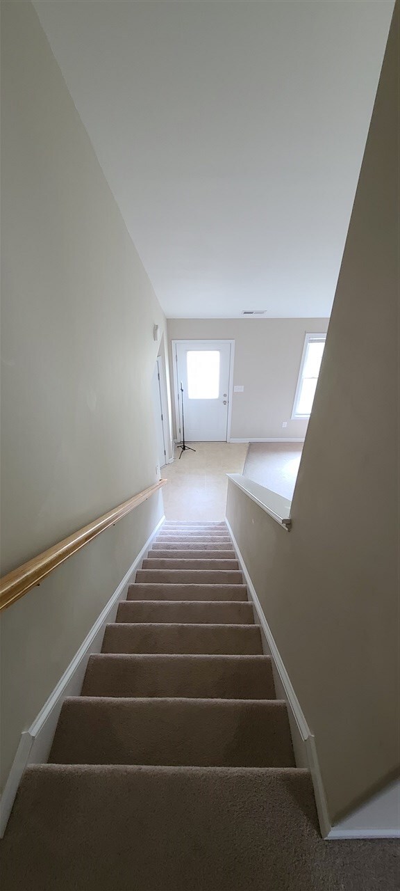 Building Photo - 18 Paige Dr