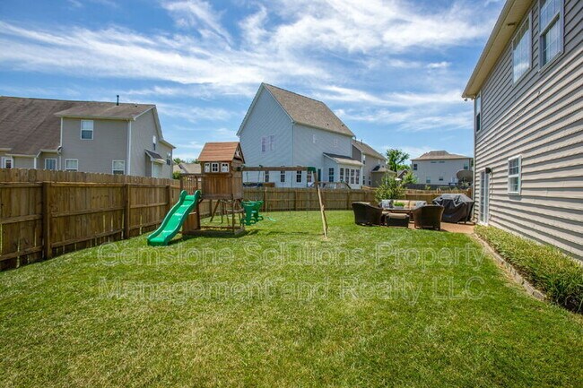 Building Photo - 1903 Baslia Ct