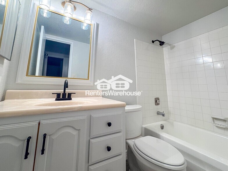 Building Photo - 12073 E Harvard Ave