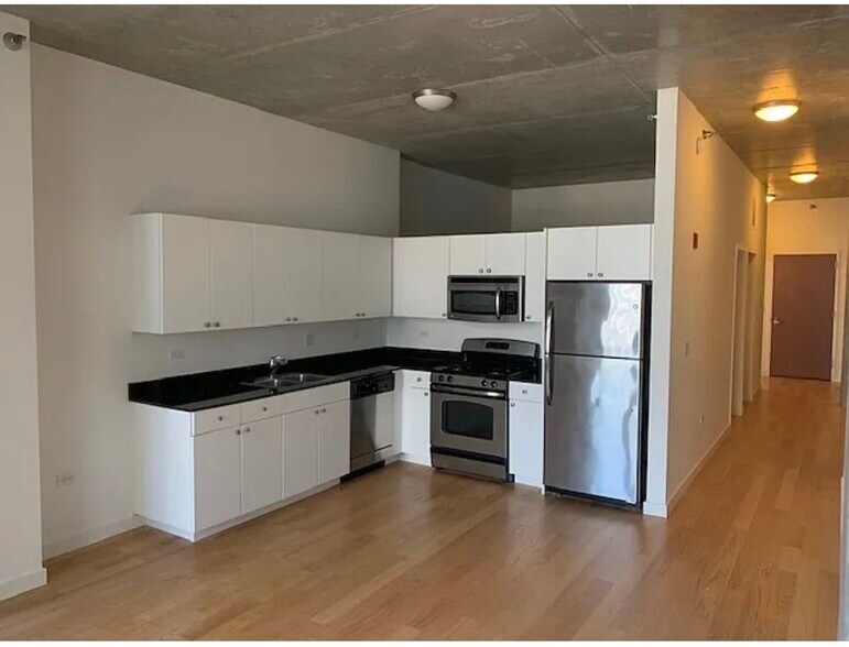 Building Photo - 235 W Van Buren St
