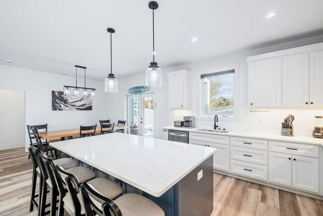 Building Photo - 238 Oleander Dr