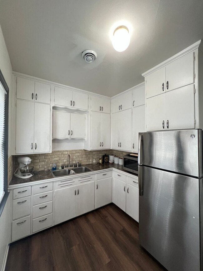 Building Photo - 1511 Oregon St