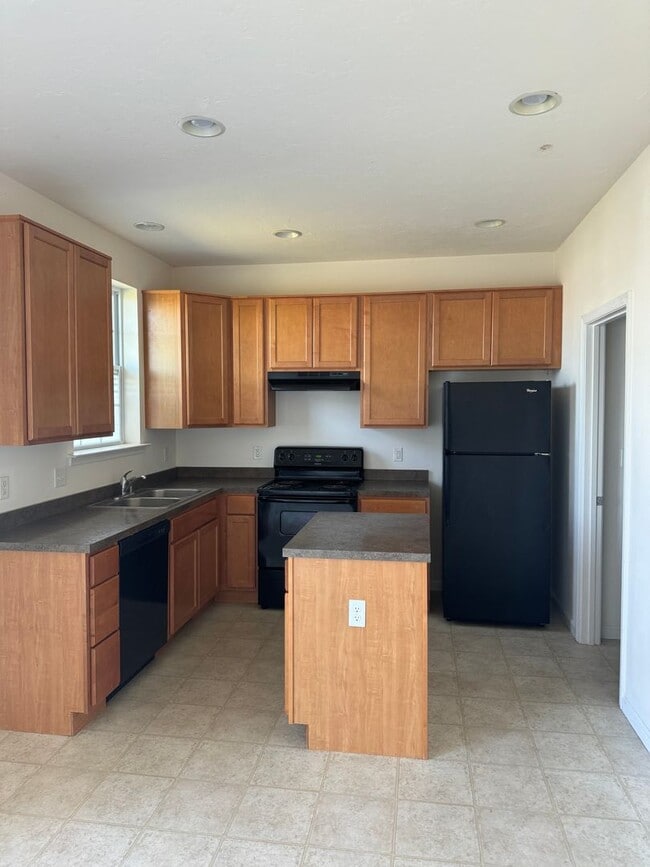 Building Photo - Coming Soon - Spacious 3 Bedroom, 2.5 Bath...