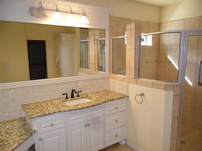 Building Photo - Classic Brookhaven Square Home - Quality T...