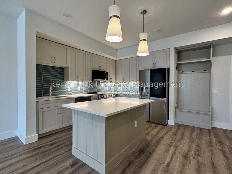 Building Photo - 414 Cape Coral Pkwy E