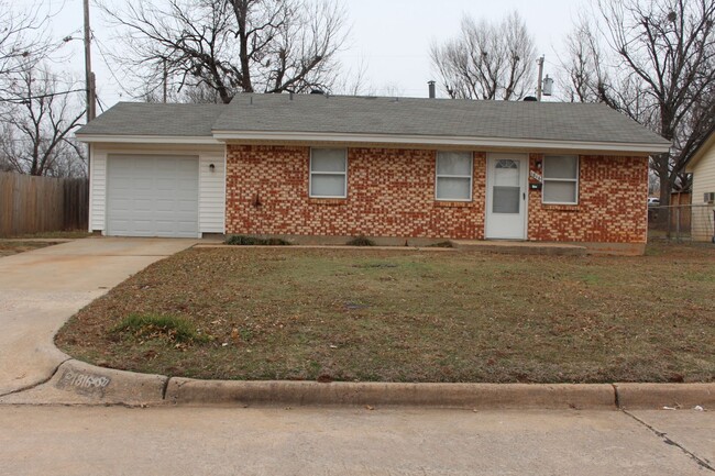 Primary Photo - 3 Bed, 1 1/2 bath, 1 Car Garage - Tinker C...