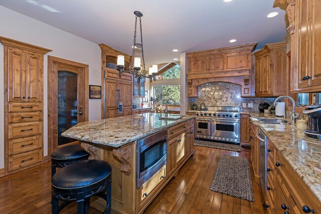 Building Photo - 635 Lariat Cir