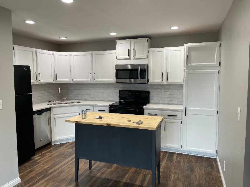 Building Photo - 2160 Ridge Dr