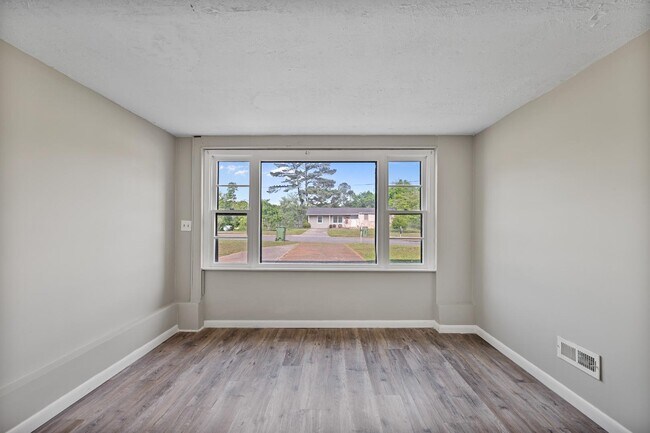 Building Photo - 4241 Tee Jay Dr NW