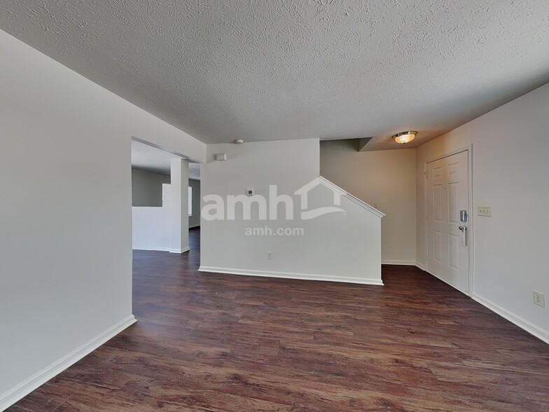 Building Photo - 2328 Salem Park Dr