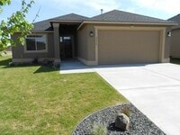 Building Photo - 3 bd. 2 bath Rambler Available November 10!