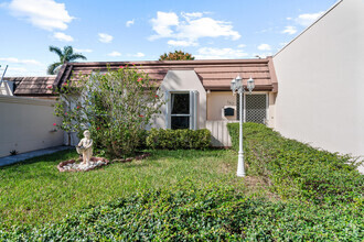 Building Photo - 7417 Twin Sabal Dr