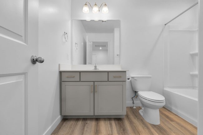 Building Photo - Comfortable and Spacious 4-Bedroom Townhom...