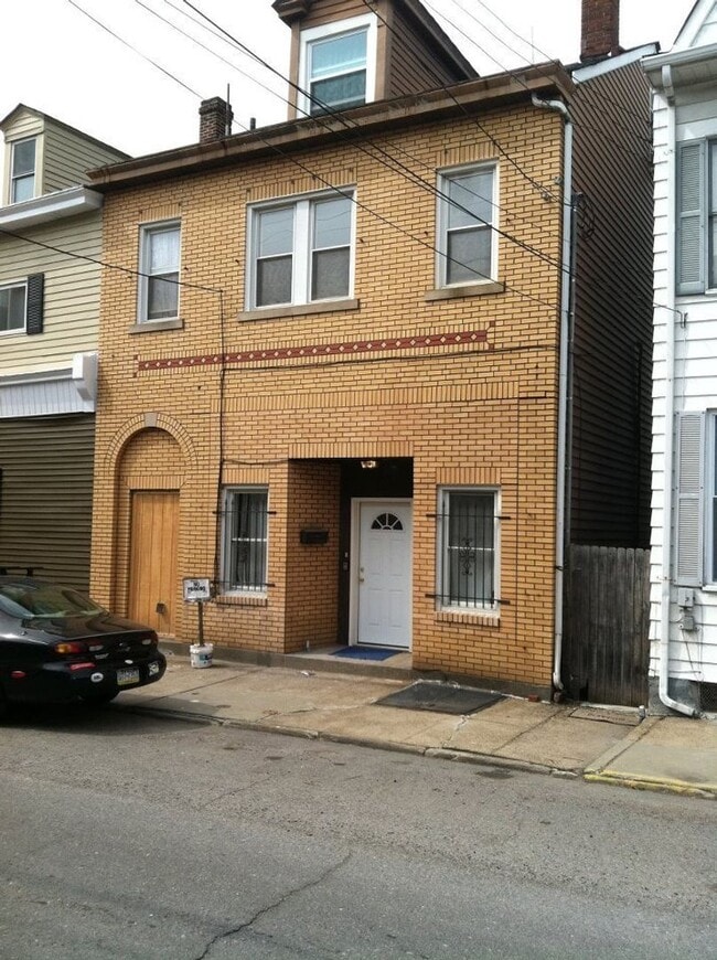 Primary Photo - Enormous South Side renovation. Huge Open ...