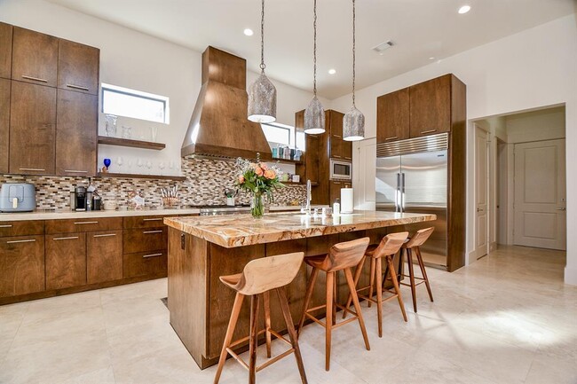 Building Photo - 3203 Blue Bonnet Blvd