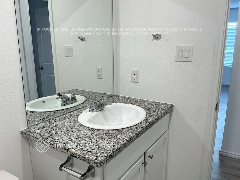 Building Photo - 6558 Runaway Row