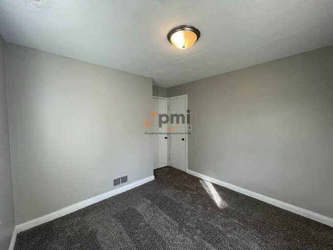 Building Photo - 13131 Parrish Ave