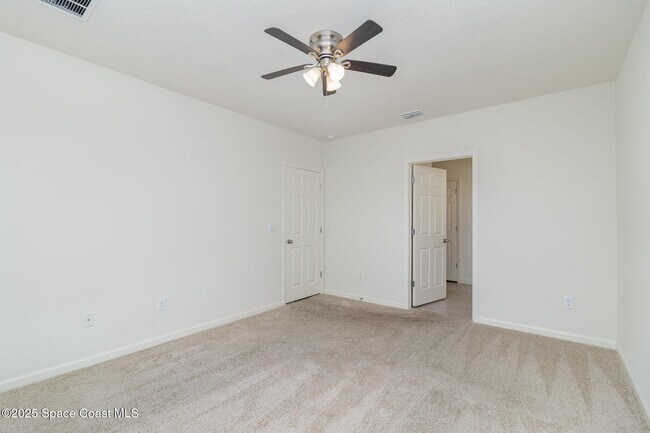 Building Photo - 975 Remington Green Dr SE