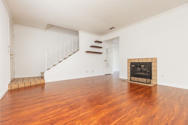 Building Photo - Lovely 2 Bedroom Condo in Danville
