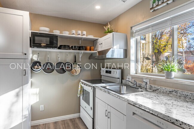 Building Photo - 2270 W 1750 N