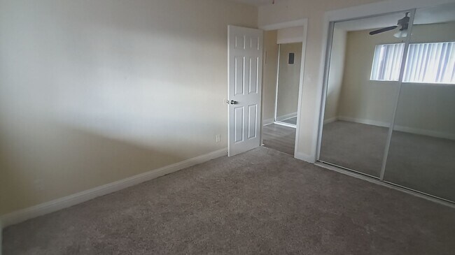 Building Photo - Welcome to SkyView Villa & Somerset Apartments!