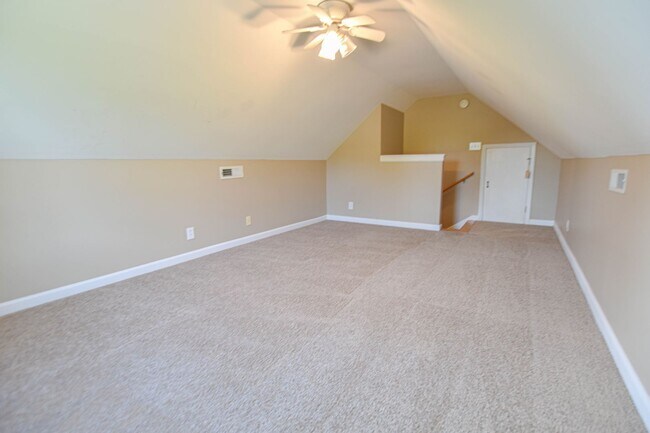 Building Photo - Pet Friendly Three Bedroom with Bonus!