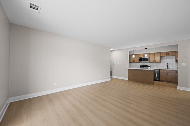 Building Photo - 705 W Central Rd