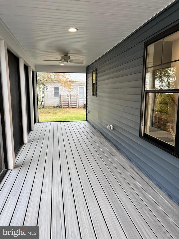 Building Photo - 210 Point Ln