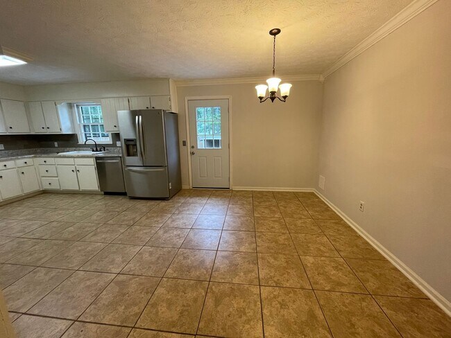 Building Photo - Nice 3/2 House in Armuchee- $1,895