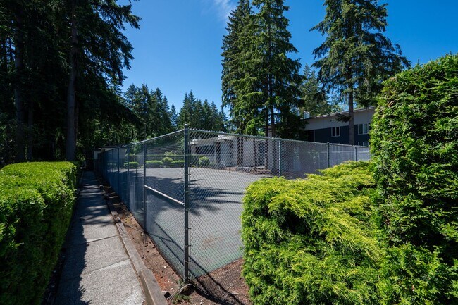 Building Photo - Large 2 Bedroom Condo in Bellevue - Near M...
