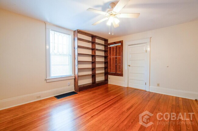 Building Photo - 856 Monroe Dr NE