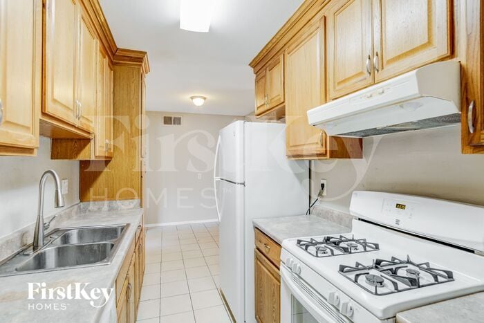 Building Photo - 6129 N 31st Dr