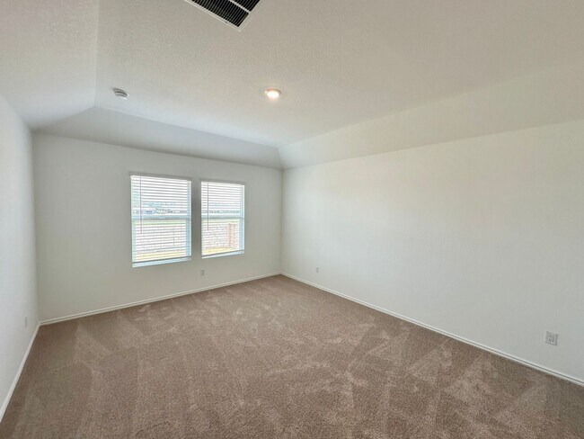 Building Photo - Beautiful Recently New Build Home in West ...