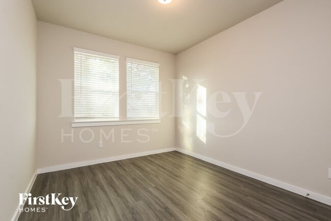 Building Photo - 434 S Centro Cir