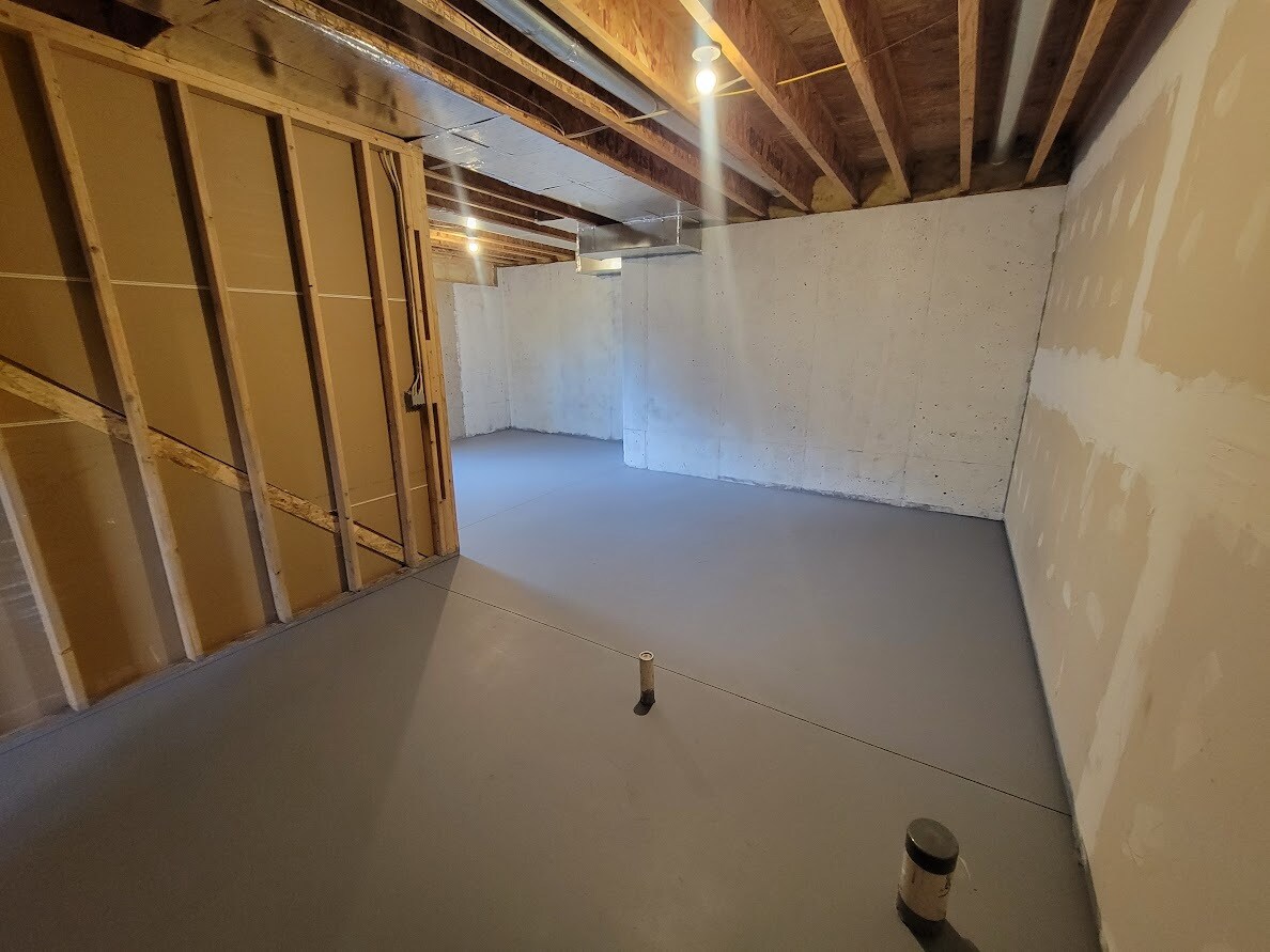 FUnished basement area - 714 Joy Ave
